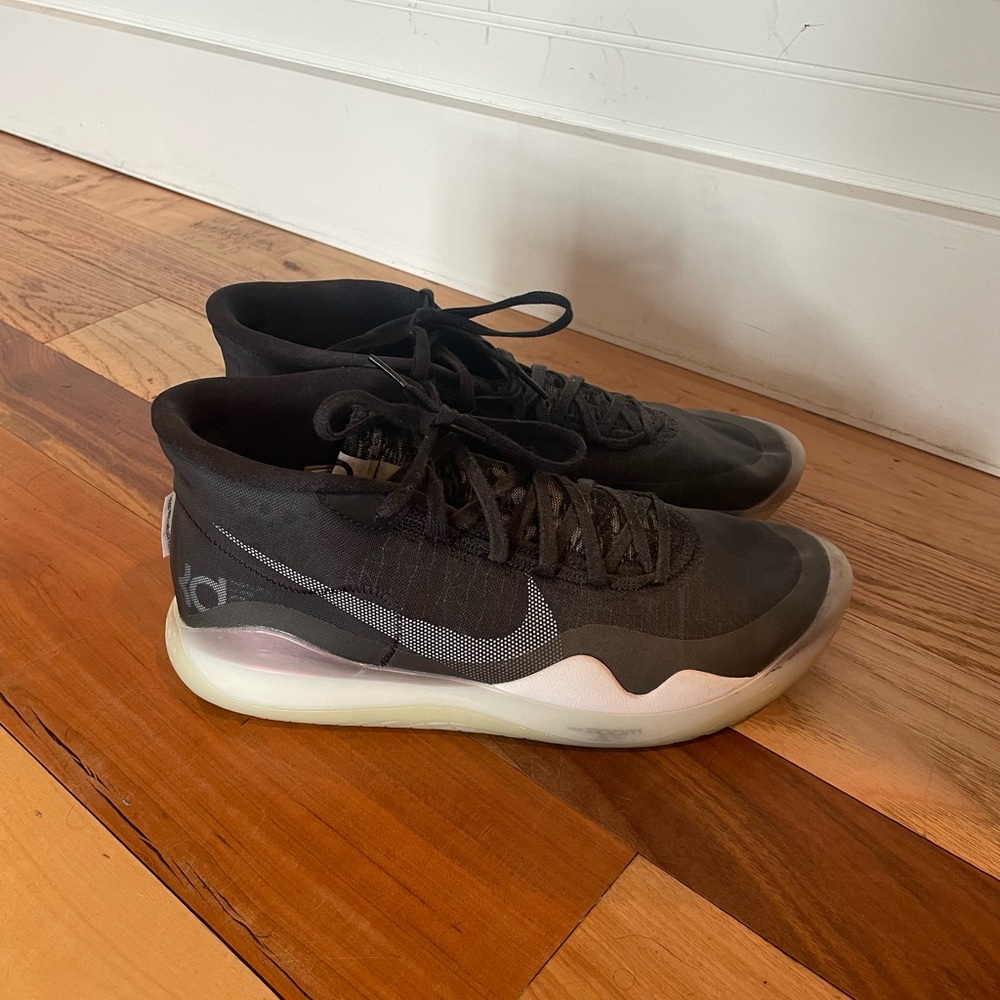 Men’s Nike basketball sneakers shoes